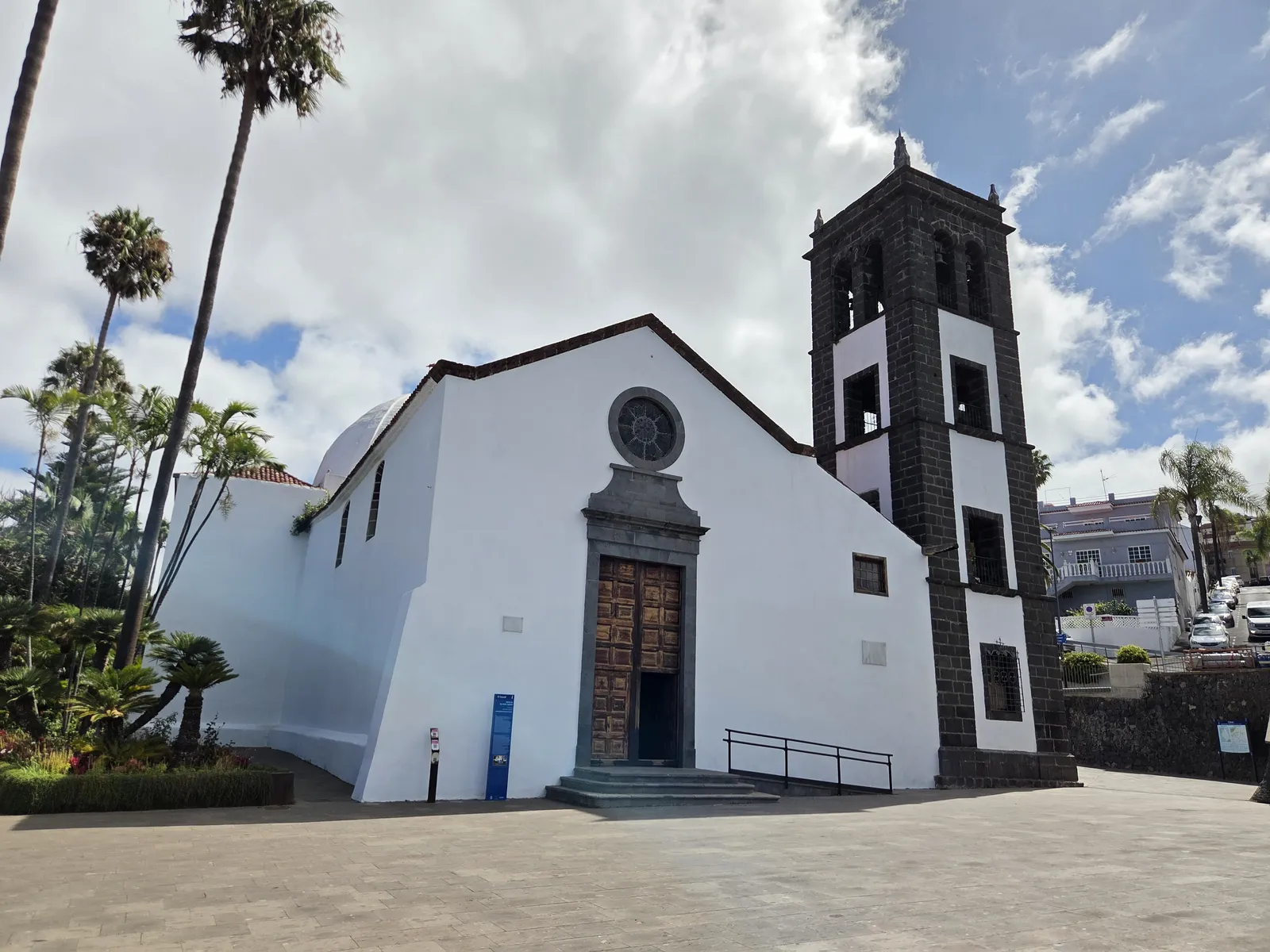 White façade and dark volcanic-stone bell tower of San Pedro Apóstol church in El Sauzal